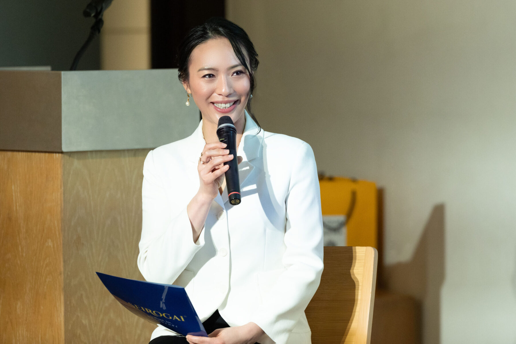 Rachel Leng as Moderator