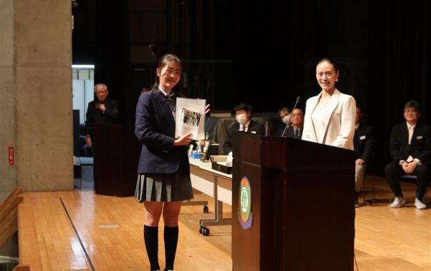 Makuhari_Junior__Senior_High_School_1 (1)